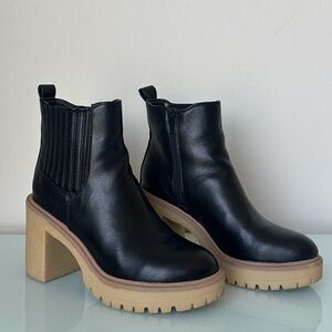 Like New! DV by Dolce Vita Jetta Lug Sole Platform Bootie, Black, Size 6.5